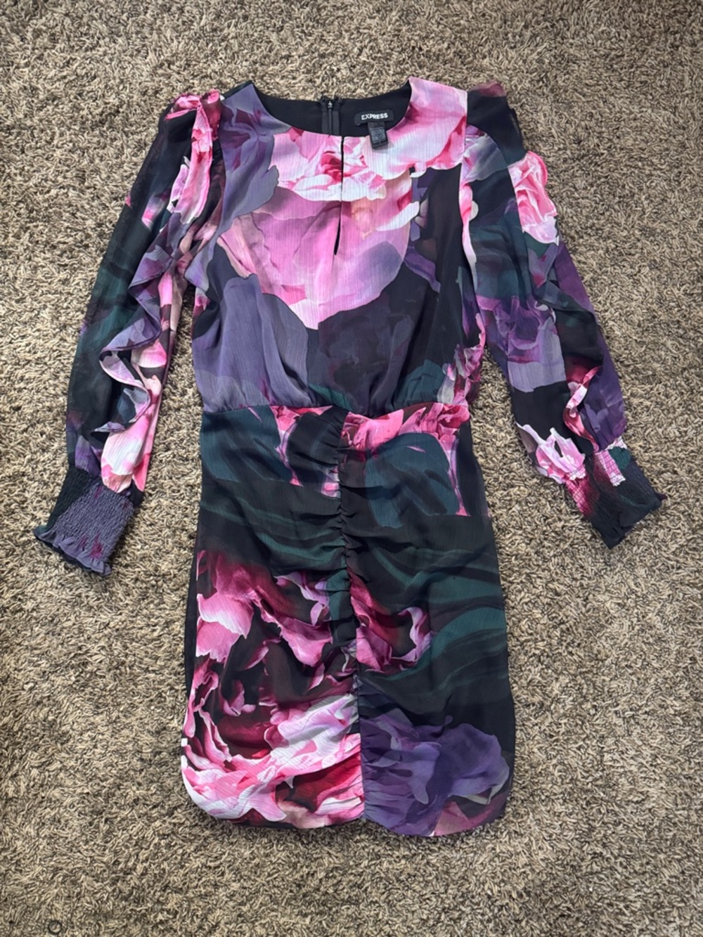 Express dress - Picture 4 of 4